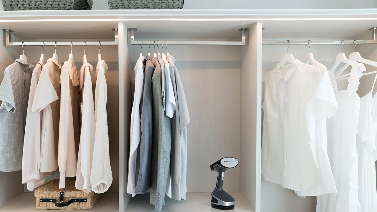 Kuinka poistaa epämiellyttävät hajut kaapeista ilman kemikaaleja