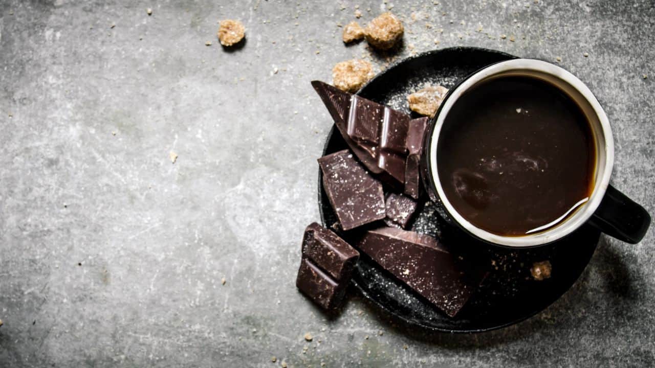 Tumma suklaa ja kahvi sisältävät luonnollista yhdistettä, joka on suoraan yhteydessä ikääntymisen hidastumiseen.