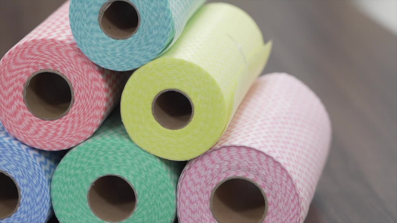 Keittiöpyyhkeet jäävät historiaan: uusi, taloudellisempi keksintö valloittaa kodit