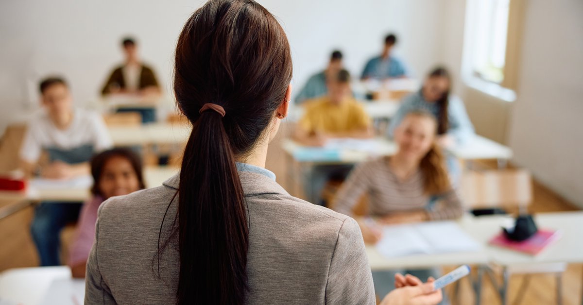”He ovat tekopyhiä, eivät sankareita.” Opettaja selittää, miksi tämän maan opettajat eivät juuri koskaan jää töihin pitkäksi aikaa.