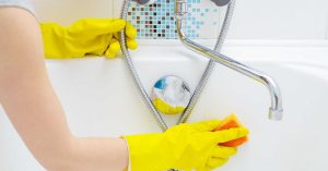 Tämä on tehokkain tapa poistaa kalkkikertymät hanoista ja wc-istuimista ilman etikkaa ja ruokasoodaa.