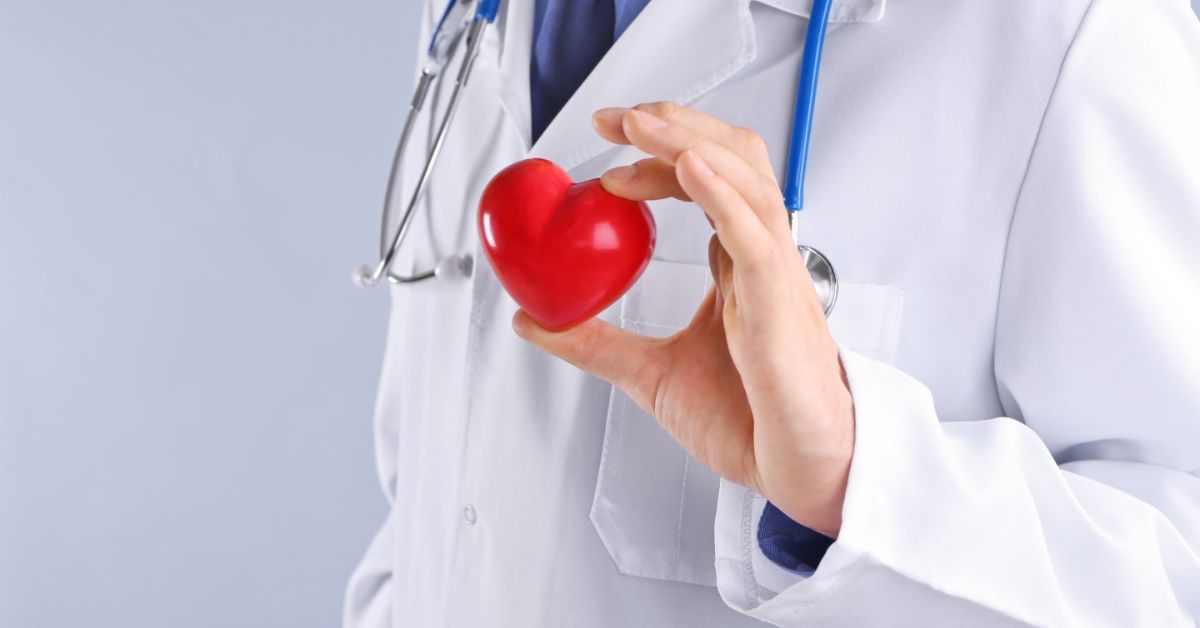 Yksi maailman johtavista kardiologeista jakaa reseptin pitkään elämään ja taloudellisesti tehokkaimpaan tapaan vähentää sydän- ja verisuonitautien riskiä.