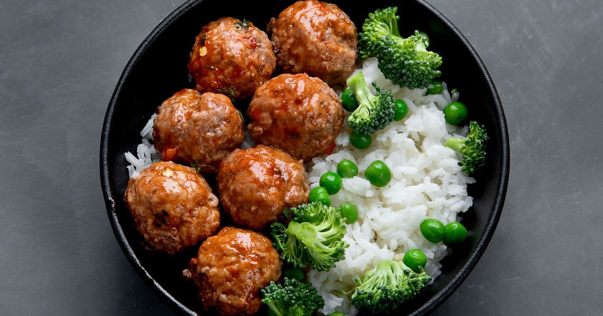 84-vuotias Konchita, kokki: ”Täydellisten lihapullien salaisuus ei ole liha, vaan 1/2 kupillista perunamuusia.”