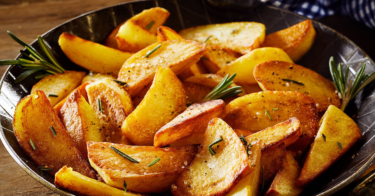 Uunissa paistetut perunat ovat rapeita: tarvitsee vain lisätä yksi ainesosa