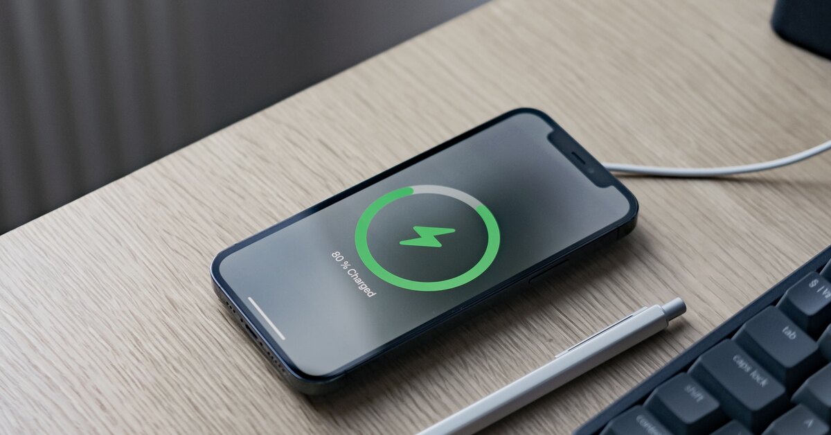 Kuinka ladata matkapuhelin vahingoittamatta akkua