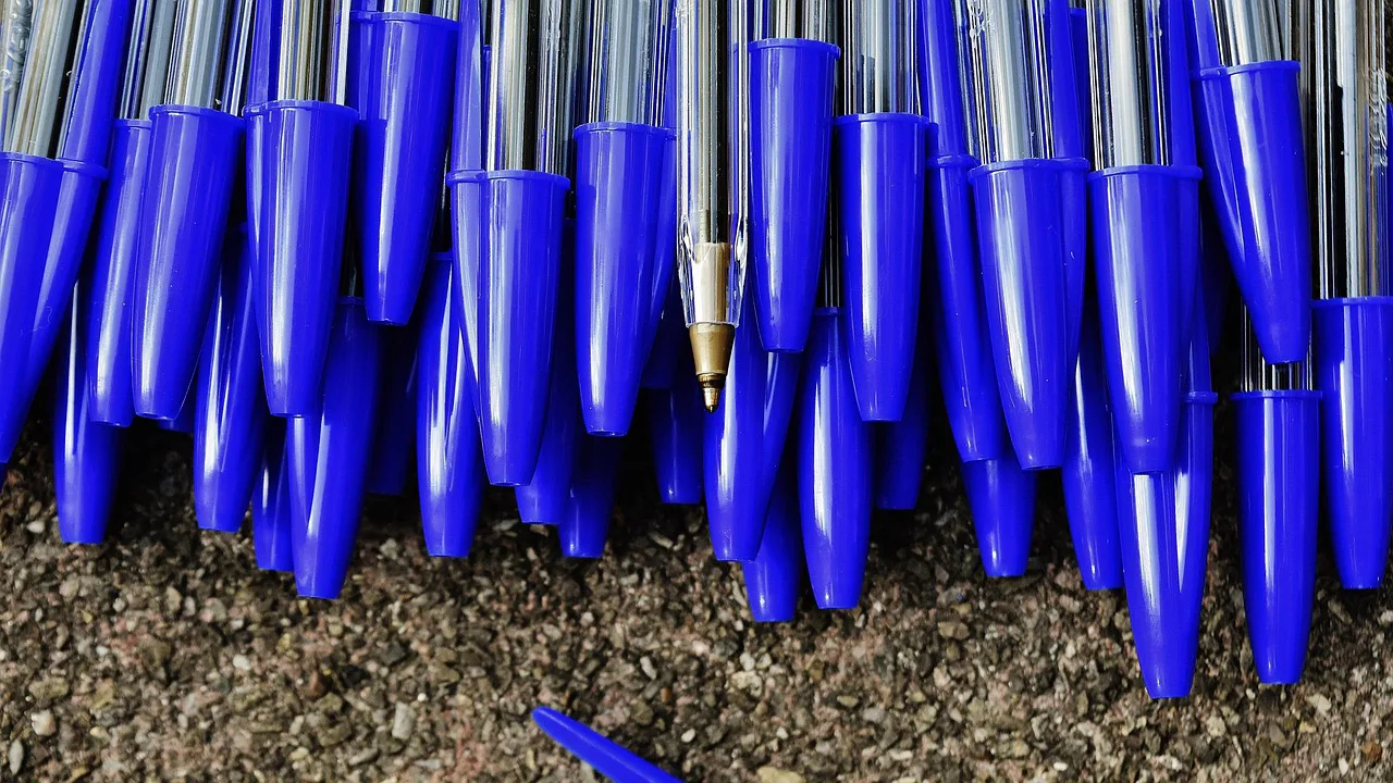 Miksi vain neljä maata maailmassa voi valmistaa kuulakärkikynien kärkiä?