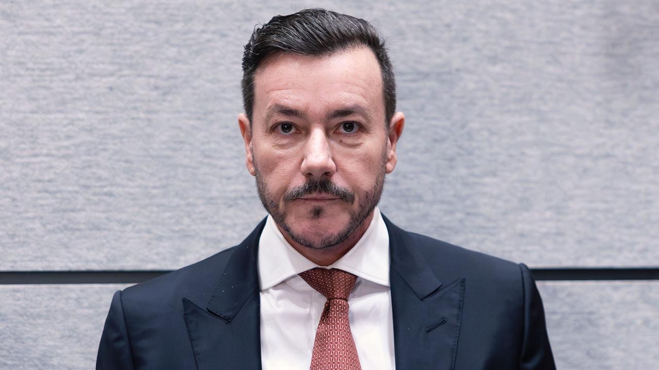 ”Pukeutukaa kuin menisitte kirkkoon!”