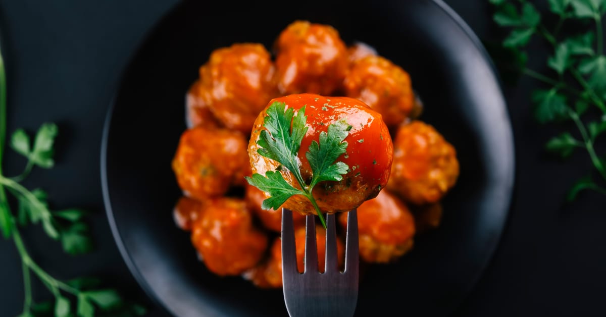 84-vuotias Konchita, kokki: ”Täydellisten lihapullien salaisuus ei ole liha, vaan 1/2 kupillista perunamuusia.”