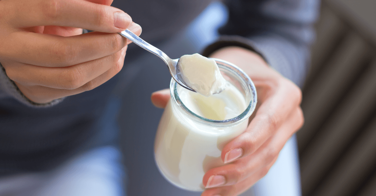 Joissakin jogurteissa on yhtä paljon sokeria kuin kokikolassa. Lääkärit varoittavat kolmen jogurttityypin samanaikaisesta käytöstä.