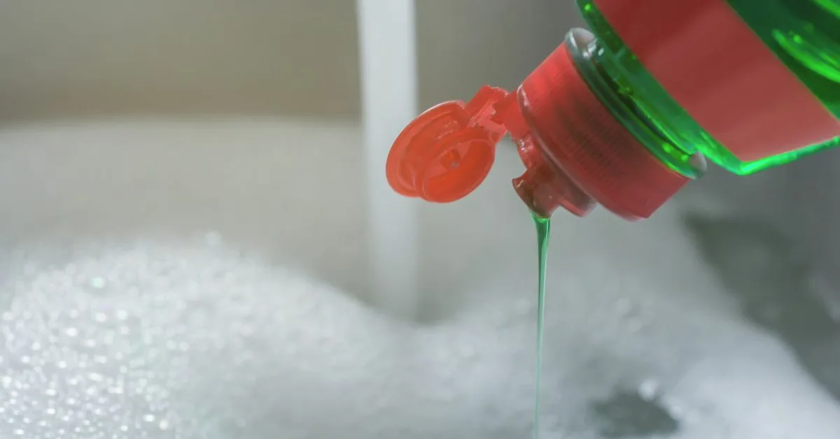 He vaativat, että yleisimmin käytetty pesuaine poistetaan välittömästi myynnistä kaikista supermarketeista, koska se on laiton.