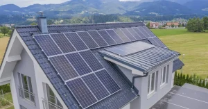 Aurinkopaneelit kotiin: miten ne toimivat, paljonko ne maksavat, kuinka kauan ne kestävät ja miten valita paras