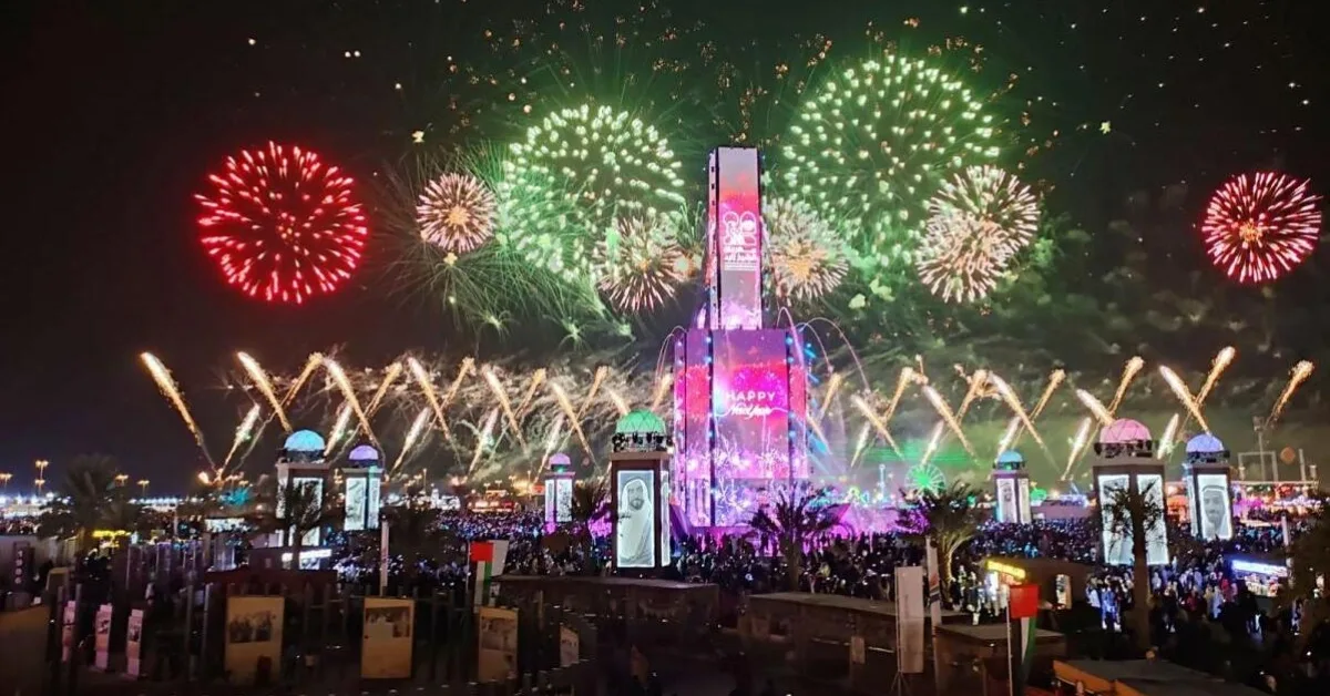 Uudenvuoden ilotulitus Arabiemiirikunnissa: Al-Wasba valaisee taivaan 62 minuutin show'lla.