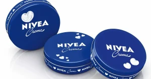 Dermatologit kertovat sinisessä pakkauksessa olevasta Nivea-valmisteesta.