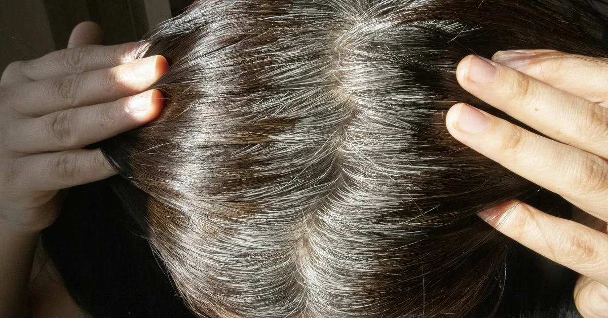 Mitkä ovat riisiviinietikan edut harmaille hiuksille ja miten sitä käytetään oikein?