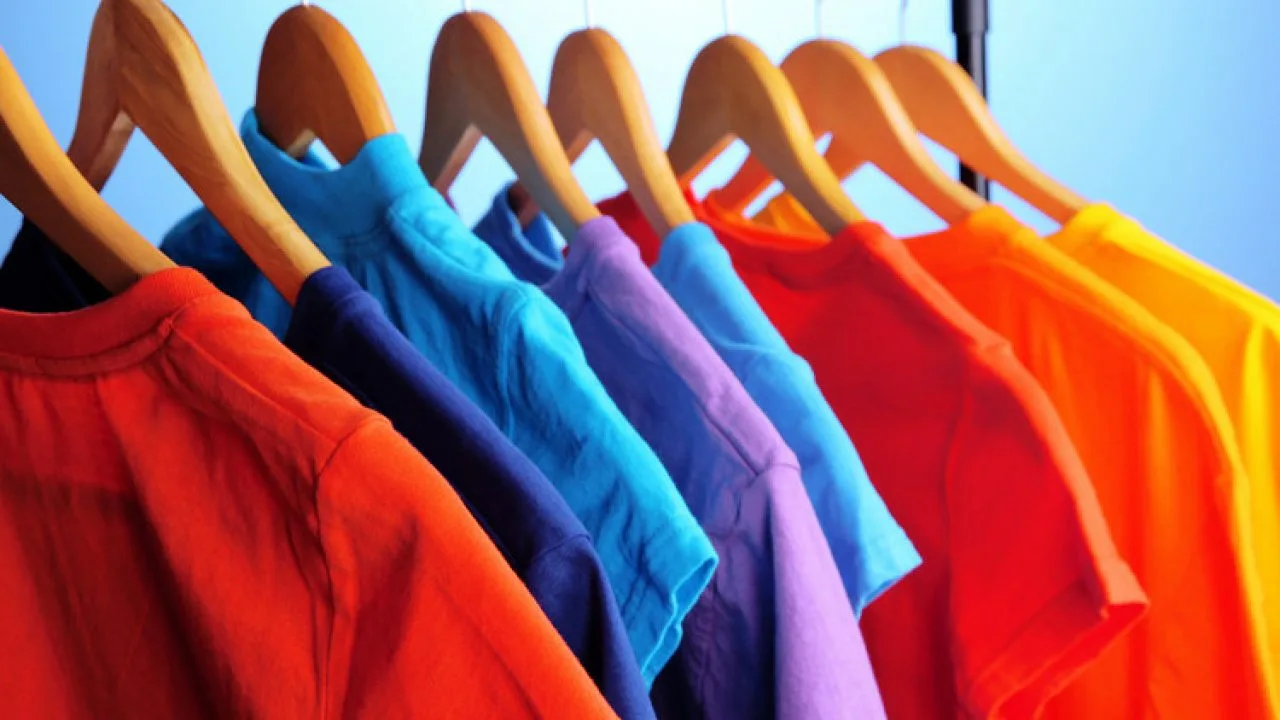 Kolme väriä, jotka huutavat: ”Minä olen auktoriteetti”. Niitä käyttävät ihmiset, jotka haluavat tehdä vaikutuksen.