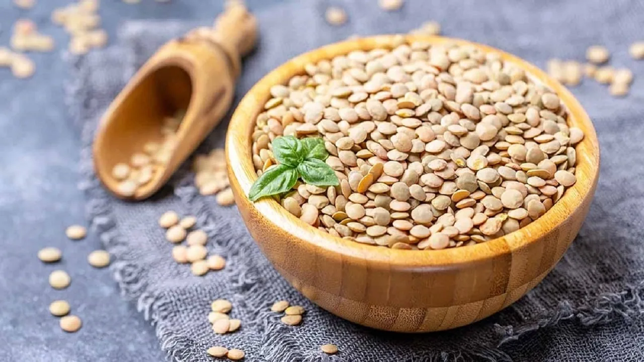 Kuinka feng shui -oppien mukaan linssejä sisältävä lautanen tulisi asettaa, jotta se houkuttelisi runsautta.