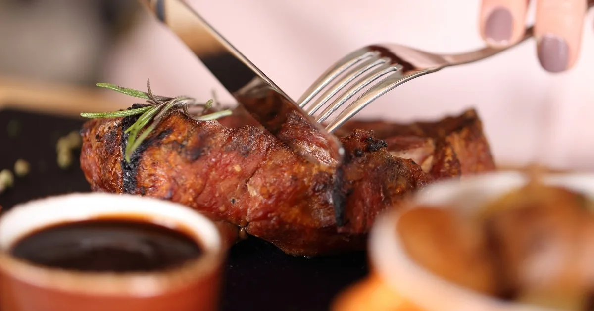 Pitkäikäisyyden asiantuntija: ”100-vuotiaiksi elävät ihmiset syövät lihaa vain viisi kertaa kuukaudessa”