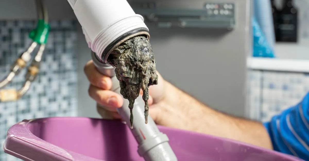 Kaada puoli lasillista, ja viemäriputken tukos puhdistuu itsestään! Parempi kuin etikka ja sooda.