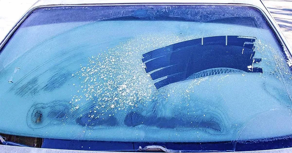 Kuinka sulattaa auton ikkunat ilman ilmastointia