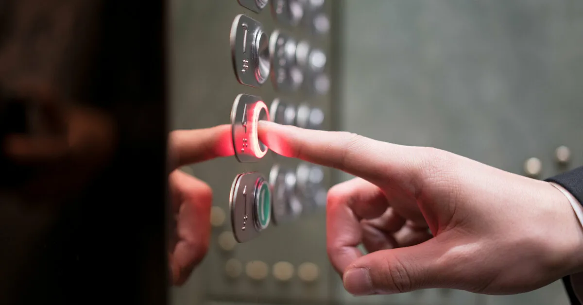 Miksi hississä on peilit? Syyt ovat yllättäviä.