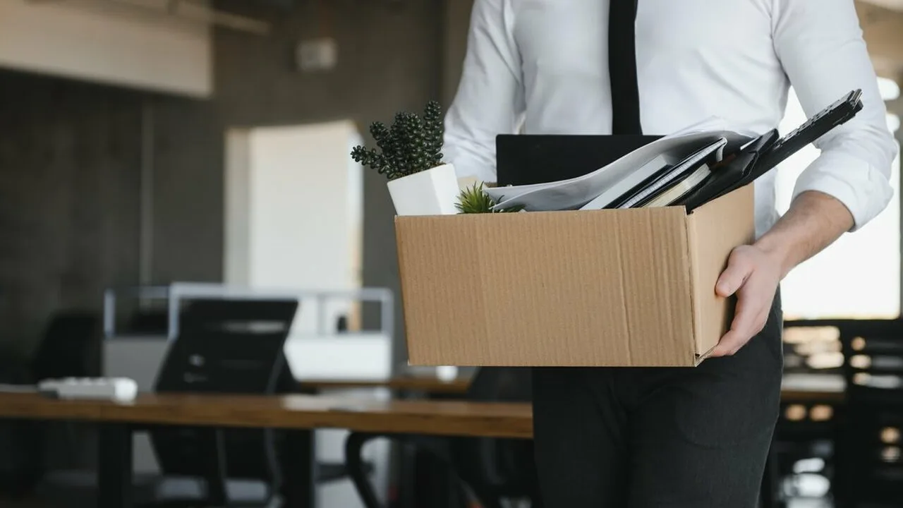 Isäni palkkasi minut töihin yritykseensä. Kun hän aikoi maksaa minulle palkkaa, hän sanoi, että perheenjäsenet ovat velvollisia auttamaan toisiaan ilman korvausta.