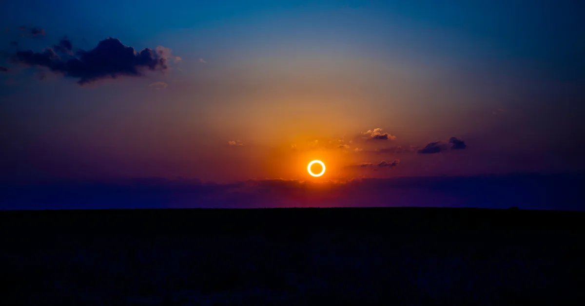 Astronomit ilmoittavat tämän vuosisadan pisimmän auringonpimennyksen virallisen päivämäärän ja lupaavat ennennäkemättömän näytelmän, jota voi seurata sekä päivällä että yöllä.