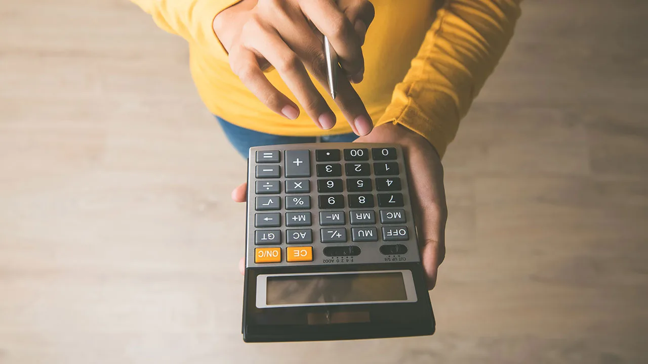 Vuonna 2026 tämän maan virkamiehet joutuvat maksamaan kuukausittain vakuutusmaksuja.