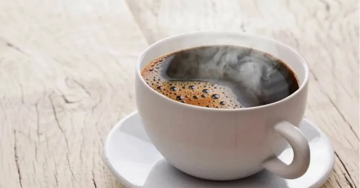 Sokeriton kahvi: hyödyt, riskit ja sivuvaikutukset