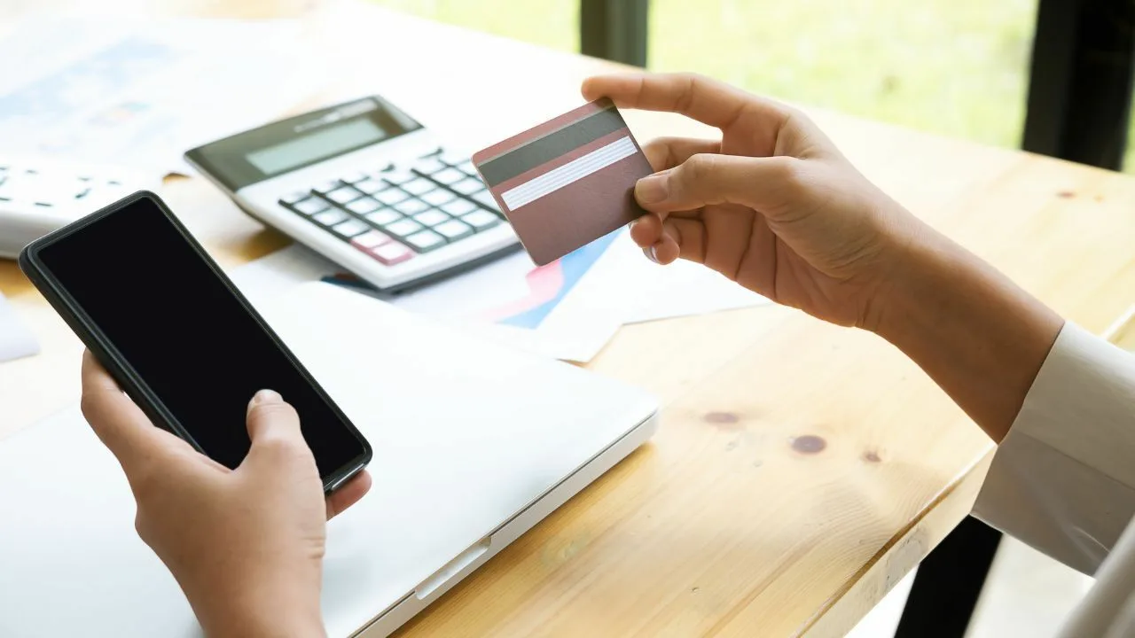 Pankkisiirrot perheenjäsenten välillä ovat kiellettyjä tässä maassa: mainittujen summien ylittämisestä seuraa valtion määräämiä sakkoja.