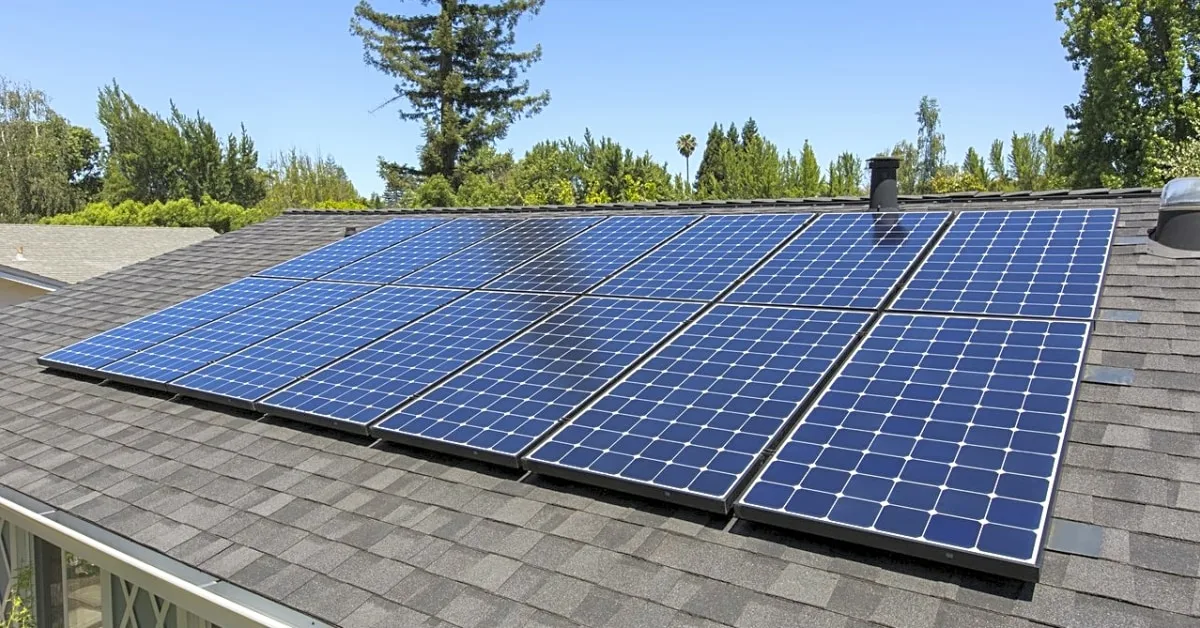 Aurinkopaneelit kotiin: miten ne toimivat, paljonko ne maksavat, kuinka kauan ne kestävät ja miten valita paras