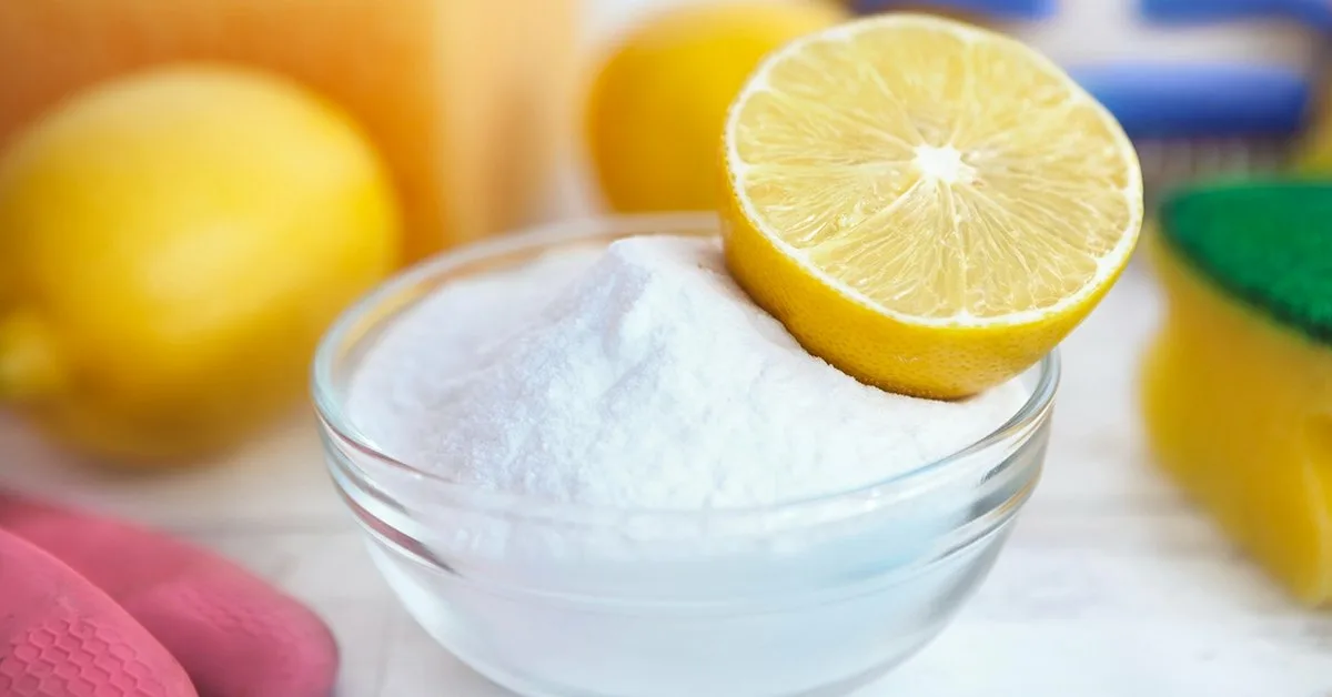 Sitruunankuoren ja ruokasoodan seos: miksi se on hyödyllinen ja miksi sitä suositellaan.