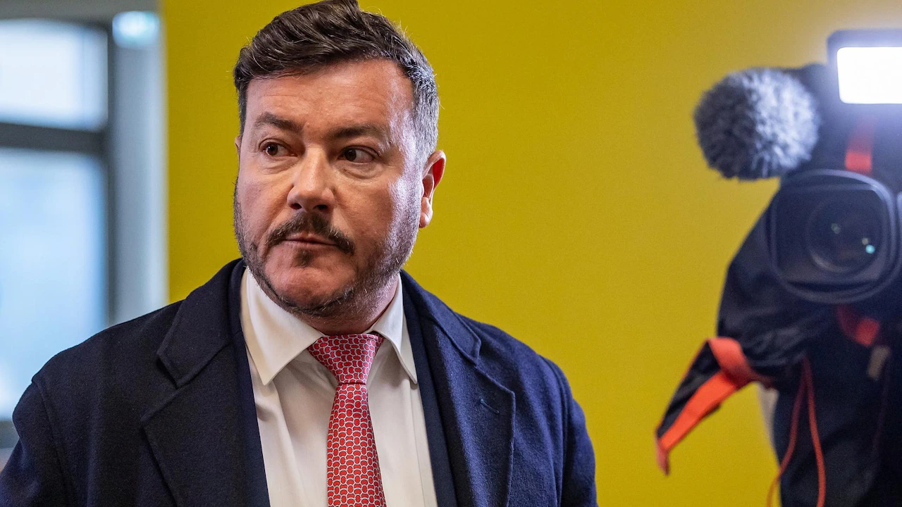 ”Pukeutukaa kuin menisitte kirkkoon!”