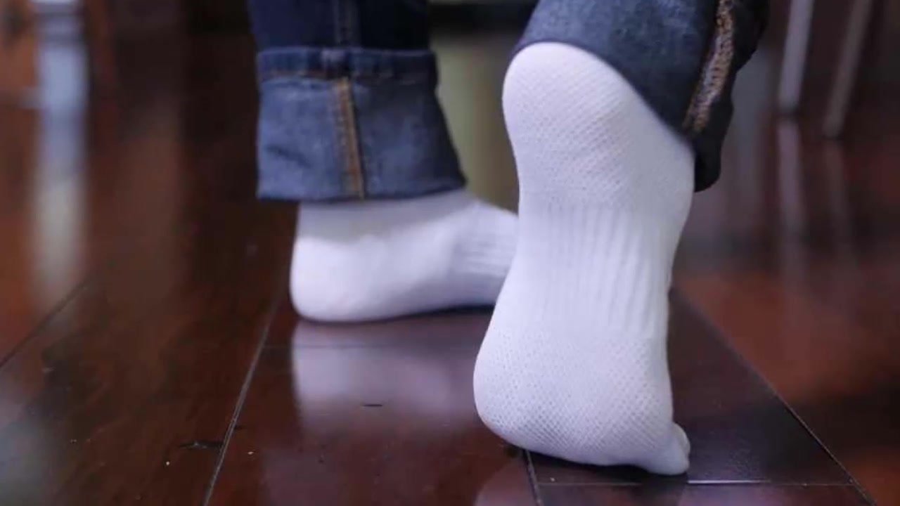 Kuinka puhdistaa likaiset sukat etikan avulla?