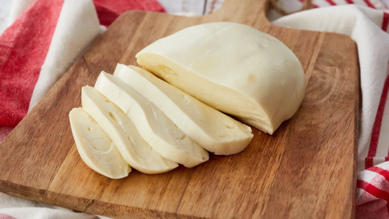 Tämä maa on hälytyksessä! 31 osavaltiossa: raastettu juusto on vedetty pois myynnistä mahdollisen metallihiukkasten saastumisen vuoksi.