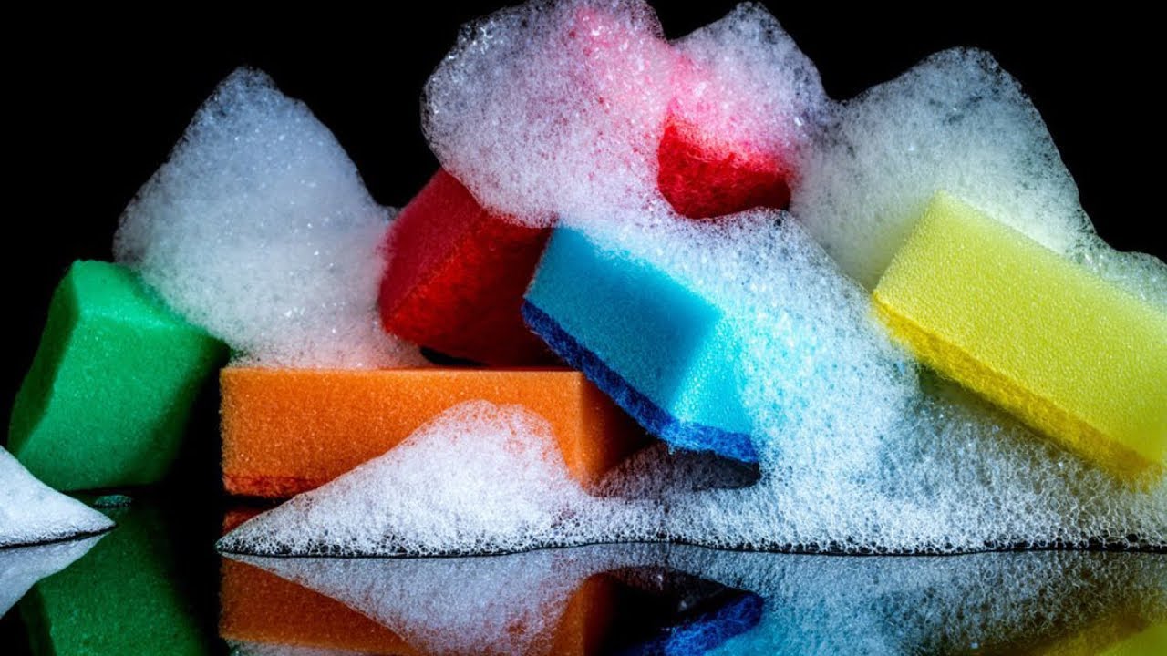 Lopeta astioiden pesu sienillä! Tutkimukset osoittavat, että niiden bakteeritiheys on verrattavissa ulosteisiin; lääkärit suosittelevat siirtymistä käyttämään tätä.