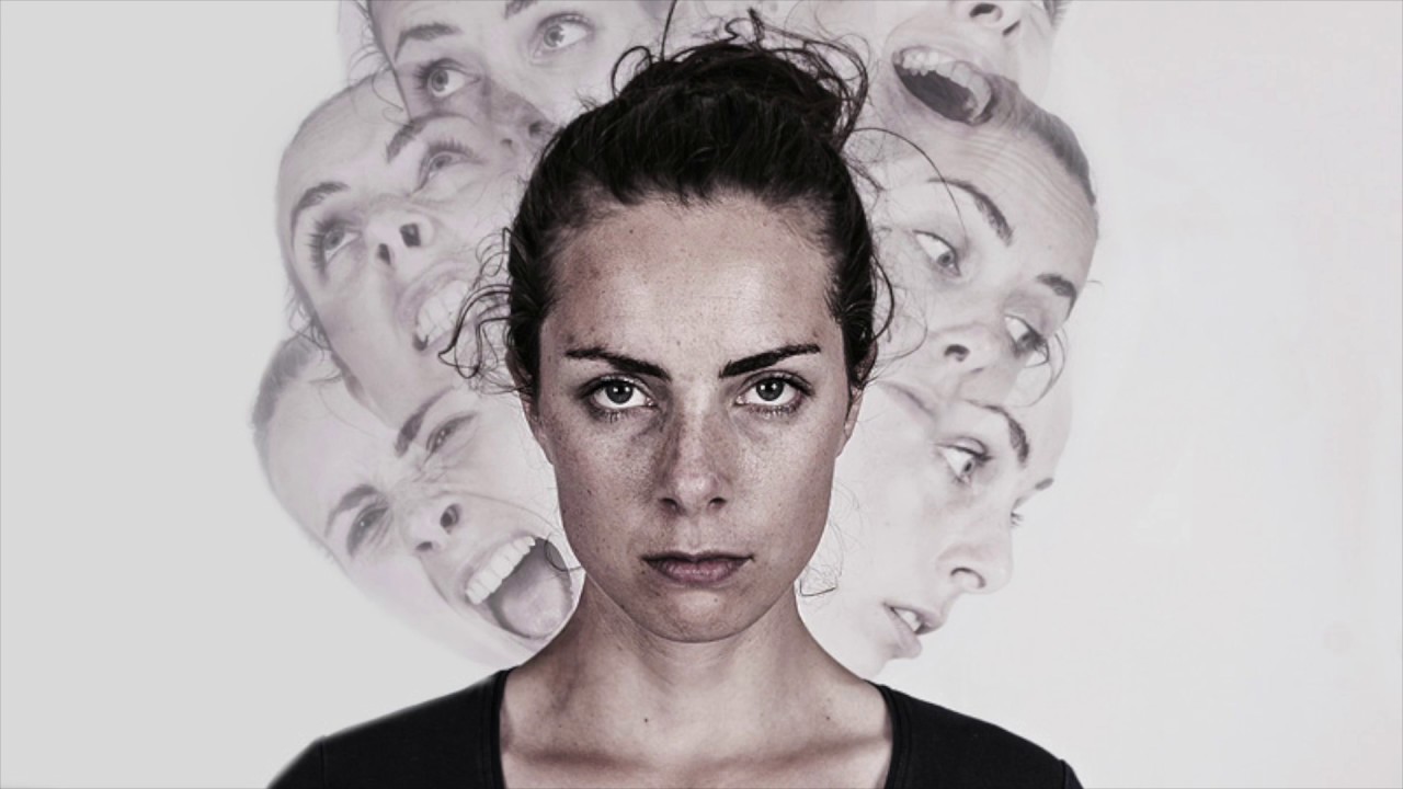 Psykologi Pamela Magalhães, jolla on 2,4 miljoonaa seuraajaa, vastustaa psykologisten häiriöiden trivialisointia.