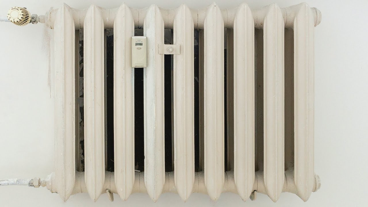 Ei enää alumiinifoliota patterien takana: tämä tehokkaampi keino lämmittää huoneen paljon nopeammin.