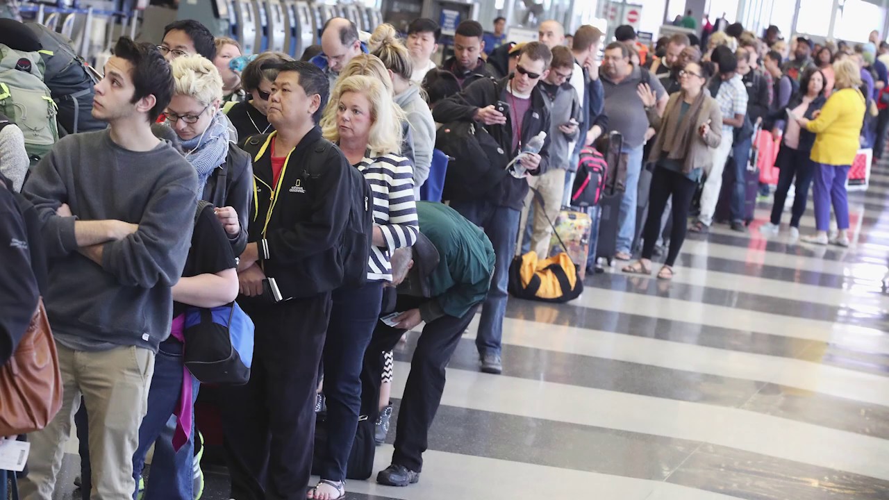 Tuhannet matkustajat jäivät jumiin Australiaan ja Uuteen-Seelantiin, kun lentoyhtiöt Air New Zealand, Virgin Australia, Qantas, QantasLink ja Jetstar joutuivat perumaan yli 64 lentoa ja 926 lentoa viivästyi Sydneyssä, Brisbanessa, Melbournessa, Aucklandissa, Christchurchissa ja muissa kaupungeissa.