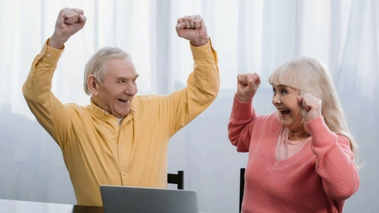 Eläkeiän alentaminen on nyt virallisesti vahvistettu: tästä lähtien naiset jäävät eläkkeelle 56-vuotiaina ja miehet 58-vuotiaina.