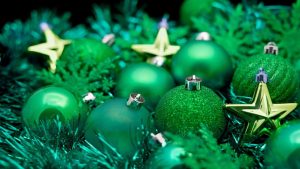 Suositeltava väri joulukoristeille, jotka houkuttelevat runsautta.