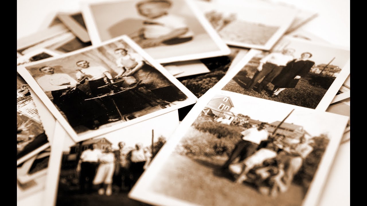 Äidin holhooja palautti huomaamatta valokuva-albumit ja maalaukset, jotka oli aiemmin tuhottu.