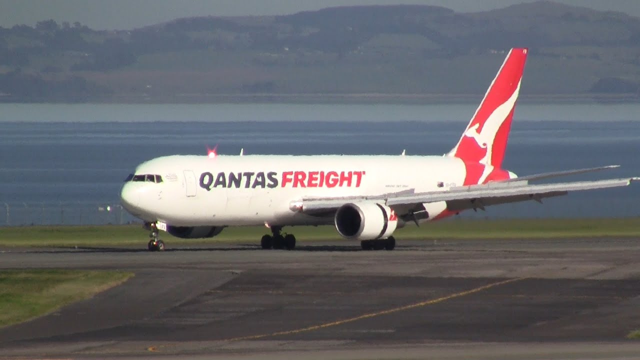 Qantas QF3 -lento julisti hätätilan ja teki pakkolaskun keskelle Tyynenmerta.