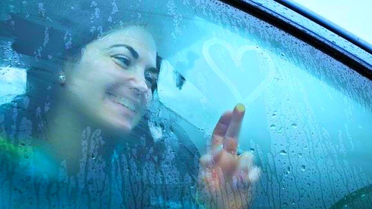 Actionilla on kätevä autotarvike. Se sopii kaikille kuljettajille ja maksaa vain 18 euroa.