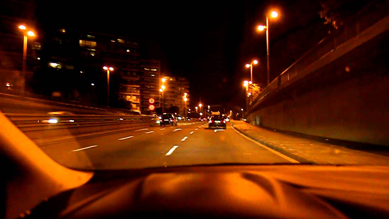 Keksijä esittelee valosignaalia, joka varoittaa vaaroista tiellä, kilpailussa Lepinessä.