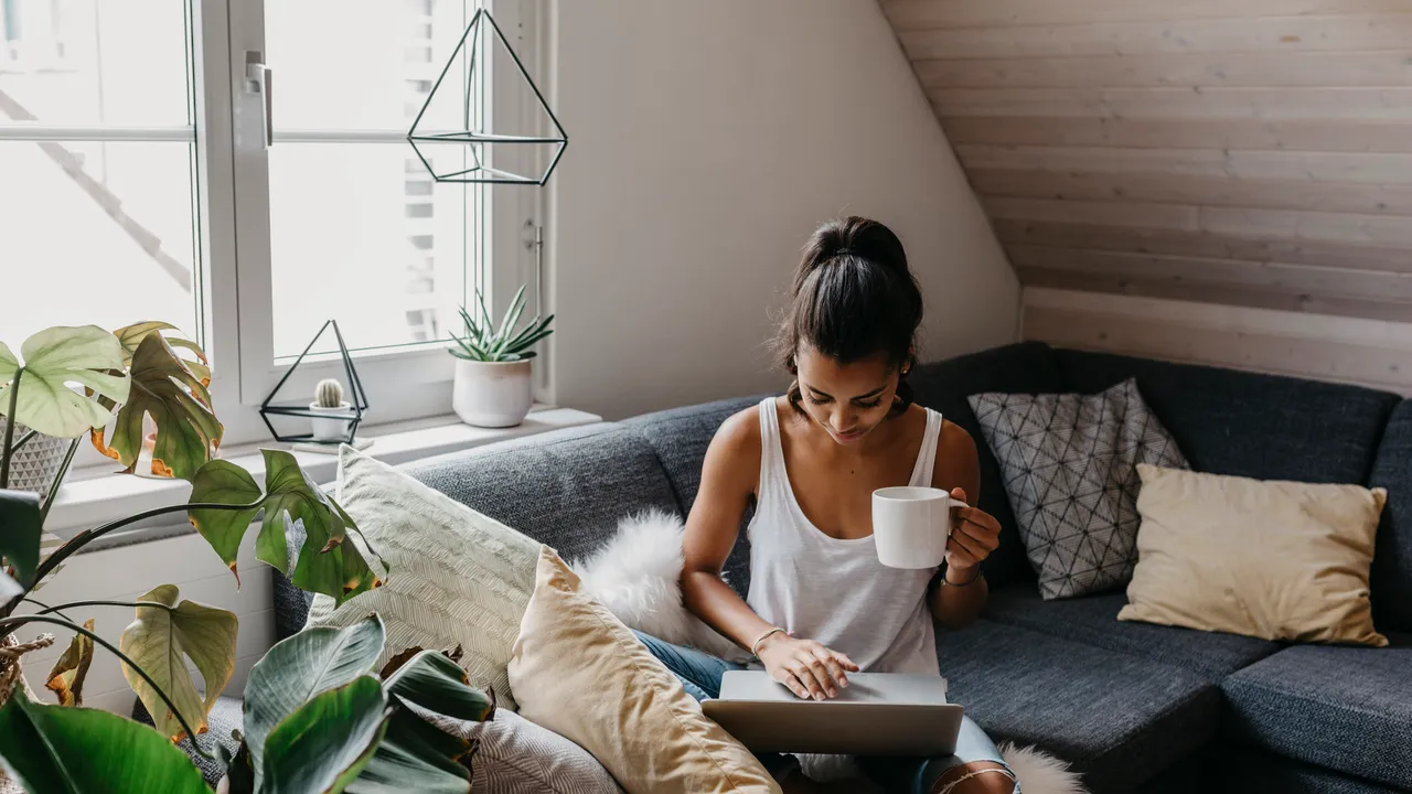 Psykologia väittää, että ihmiset, jotka mieluummin pysyvät kotona kuin menevät ulos, omaavat yleensä nämä kahdeksan usein väärin ymmärrettyä luonteenpiirrettä.