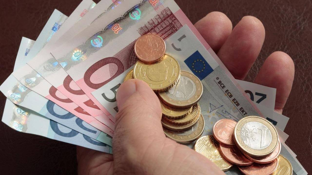 Pätevä työntekijä: ”2600 euron verotonta alkupalkkaa on naurettava summa.”