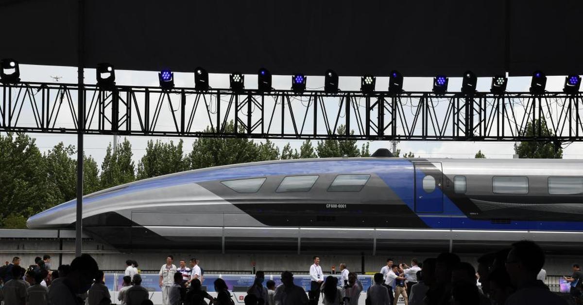 Tämä magneettityynyllä liikkuva juna kulkee 1000 km/h nopeudella Buenos Airesista Brasilian rajalle 60 minuutissa matalapaineisissa tunneleissa.