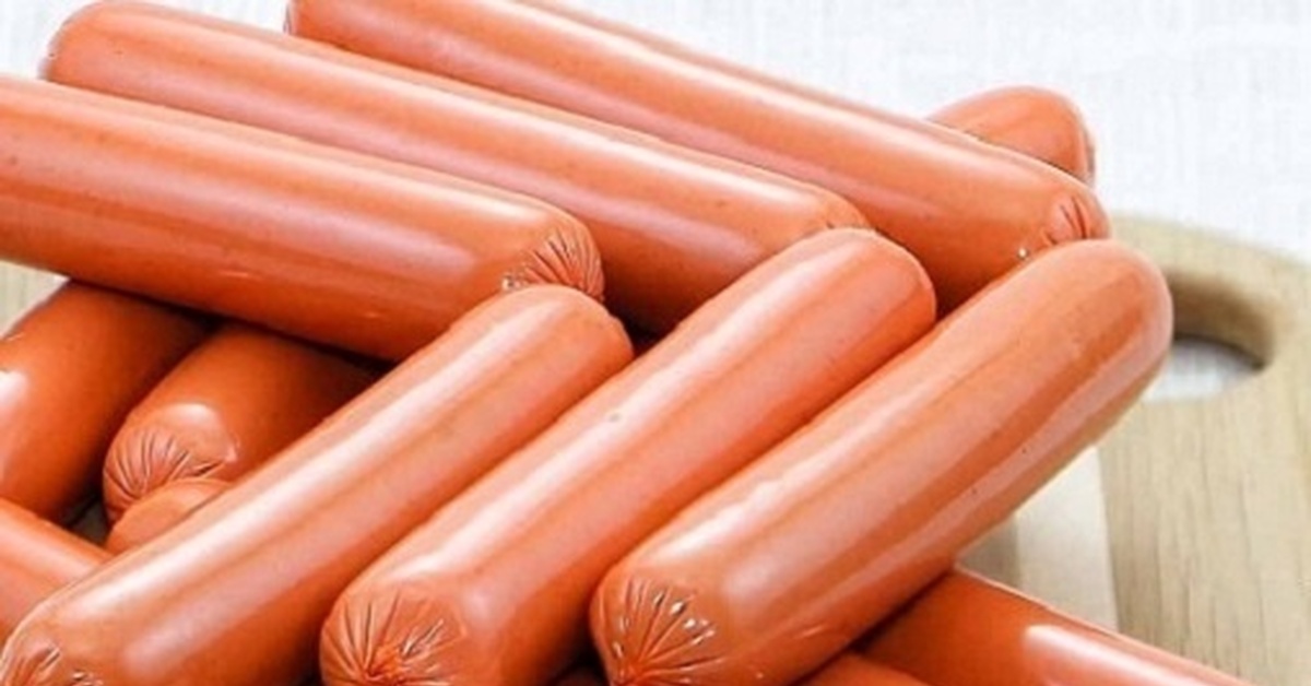 Milloin makkarat tulisi laittaa veteen? Ruokakriitikko huomautti yleisestä virheestä.