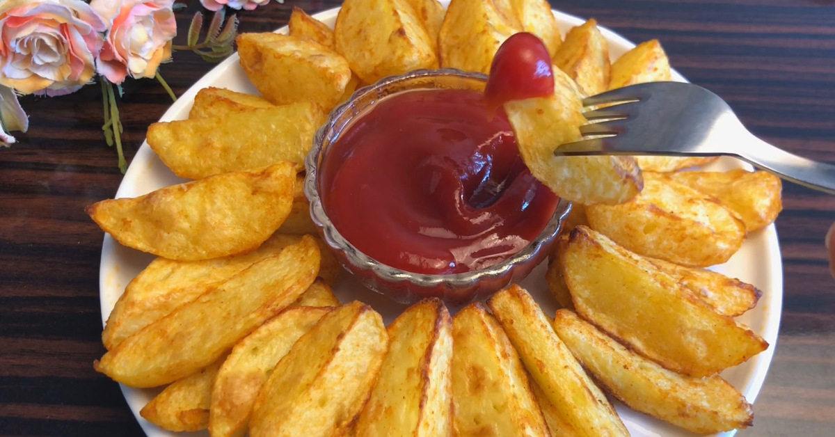 Uunissa paistetut perunat ovat rapeita: tarvitsee vain lisätä yksi ainesosa