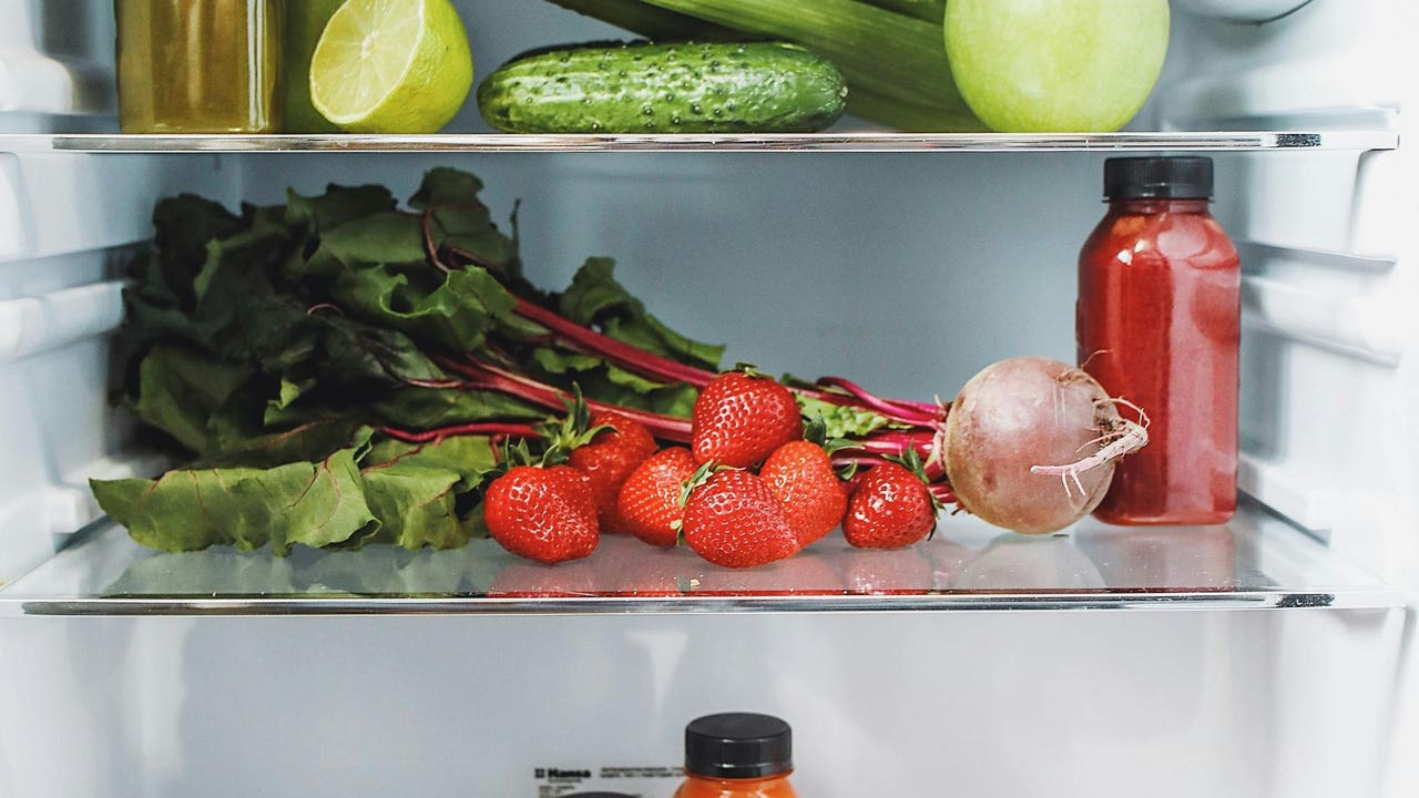 Mitä tuotteita ei voi säilyttää yhdessä jääkaapissa ja miksi?